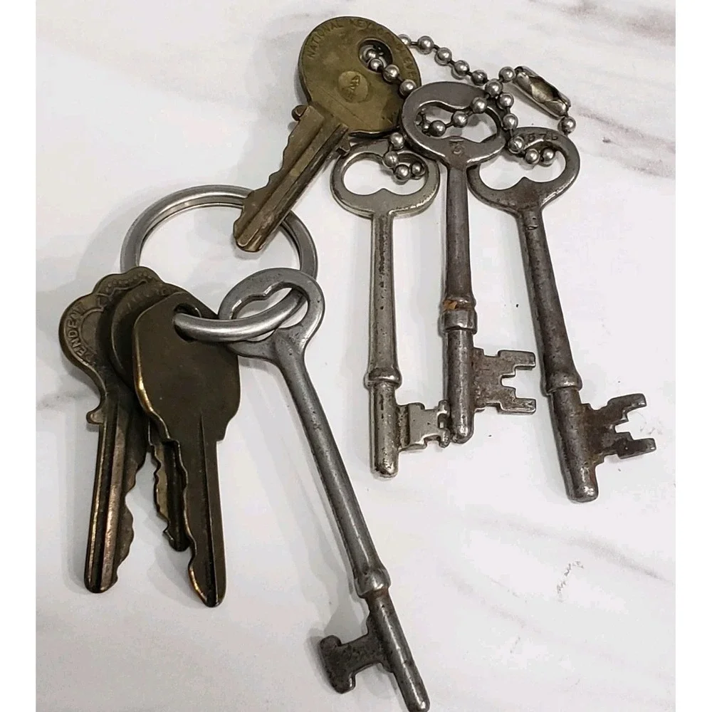 Lot 8 Antique Clover Bow Skeleton Keys Nickel Cabinet Keys 1890s-1920s janitor